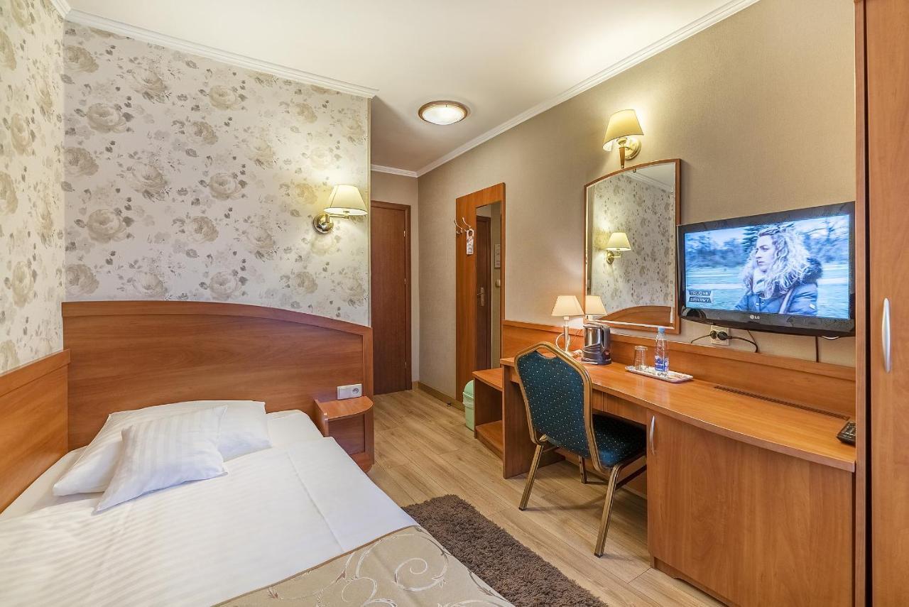 Hotel Doris Oborniki Εξωτερικό φωτογραφία