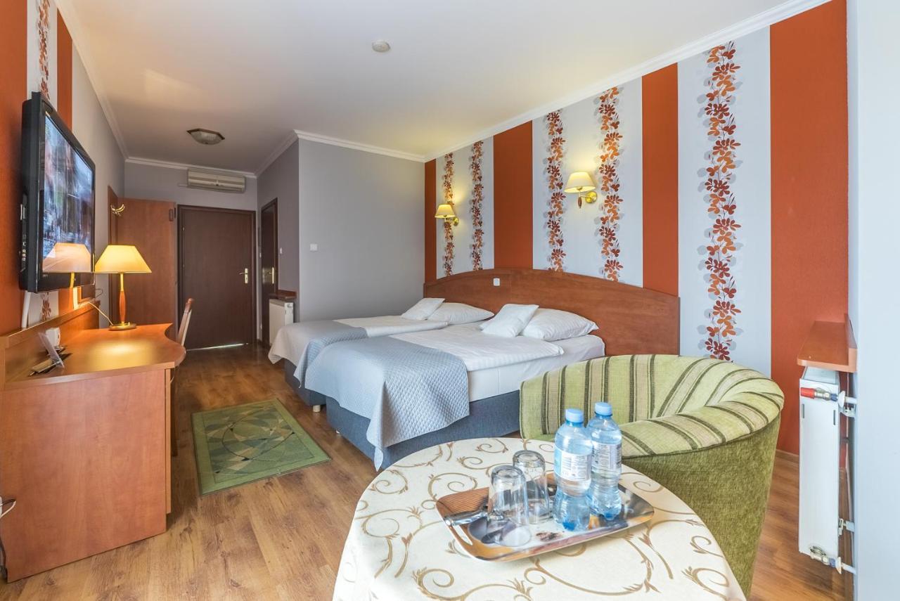 Hotel Doris Oborniki Εξωτερικό φωτογραφία