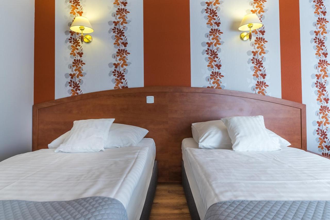 Hotel Doris Oborniki Εξωτερικό φωτογραφία